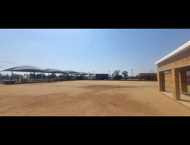 20,000M² SHOWROOM TO LET IN WEST RAND AH